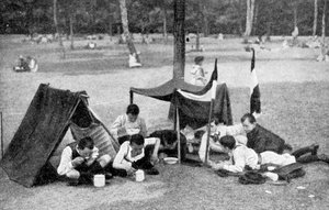 Jungen beim Zelten, Berlin, Deutschland, 1922 von Unbekannt