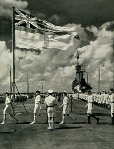 Britische Matrosen auf dem Deck eines Flugzeugträgers, Zweiter Weltkrieg, ca. 1943