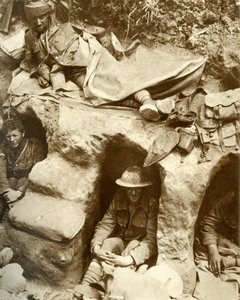 Britische Soldaten in den Schützengräben bei Thiepval Wood, Frankreich, Erster Weltkrieg, 1916, 1935 von Unbekannt