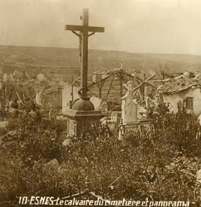 Kalvarienberg auf dem Friedhof von Esnes, Nordfrankreich, ca. 1914-1918