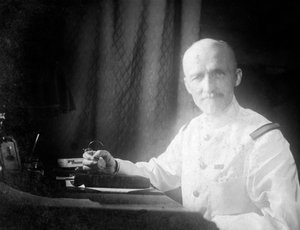 Kapitän Carre von der H M T Egra, 1917 von Unbekannt