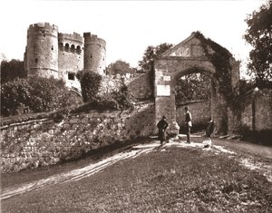 Carisbrooke Castle, Isle of Wight, 1894 von Unbekannt