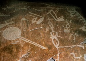 Gravierte Petroglyphen Menschen, Hirsche, Elche, Vögel, Stiefel und Kreise, 4.-3. Jahrtausend v. Chr.