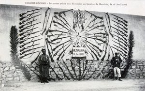 Erbeutete Waffen aus der Schlacht von Menabha, Colomb-Béchar, Algerien, ca. 1910