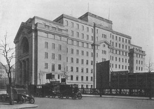 Centre Block des Bush House, London, von Aldwych, 1924