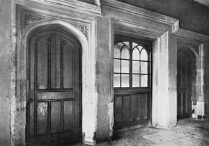 Charterhouse. Türen vom Bildschirmdurchgang der Halle zur Küche und zu den Büros, 192