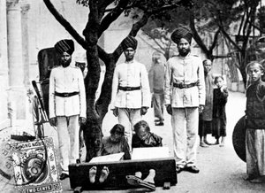 Kinder im Pranger, Hongkong, 1908