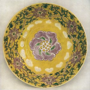 Chinesische Emailbemalte Porzellanschale. Chia Ching Periode, 1522-1566