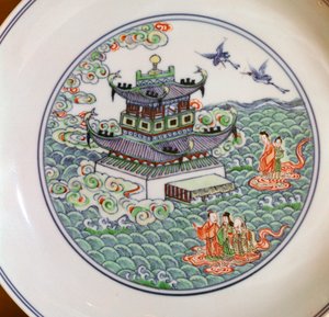 Chinesische Porzellanschale mit der taoistischen Triade, 18. Jahrhundert