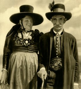 Paar in traditioneller Kleidung, Sankt Lambrecht, Steiermark, Österreich, um 1935