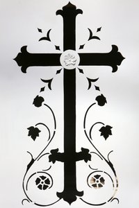 Kreuz auf dem Gewölbe einer weißen Tür, Paris, Frankreich von Unbekannt
