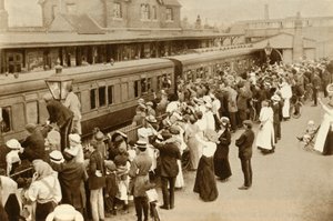 Menschenmengen winken abziehenden Truppen zu, Erster Weltkrieg, Großbritannien von Unbekannt
