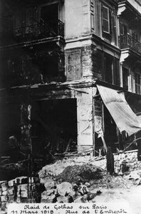 Schäden nach einem Angriff deutscher Gotha-Bomber, Paris, 11. März 1918