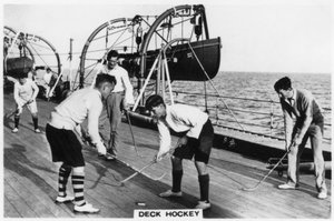 Deckhockey an Bord des Schlachtschiffs HMS Nelson, 1937