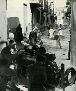 Verstreut in den Hinterstraßen von Kairo ist eine ganze kleine Industrie, 1942-1943