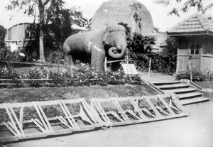 Elefantenstatue, Victoria Gardens, Bombay, Indien, ca. 1918