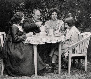 Emile Zola, französischer Romanautor, mit seiner Familie, 1899 von Unbekannt