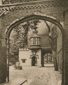 Eingangshof und Torhaus der Charterhouse, c1935