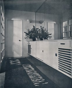 Eingangshalle in Shrubs Wood, Chalfont St. Giles, 1936 von Unbekannt