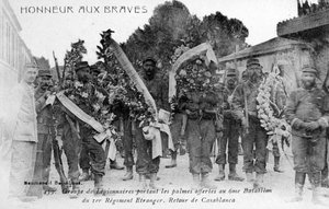 Fremdenlegion ehrt die Tapferen, Algerien, 1910 von Unbekannt