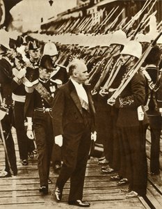 Französischer Präsident Raymond Poincaré mit Edward, Prinz von Wales, in Portsmouth, Juni 1913, 1935