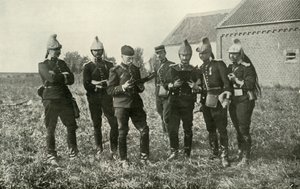 Französische Stabsoffiziere in Beratung, 1914 von Unbekannt