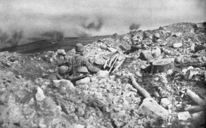 Französischer Artillerieangriff auf den Eparges-Rücken, in der Nähe von Verdun, Frankreich, 2. August 1915
