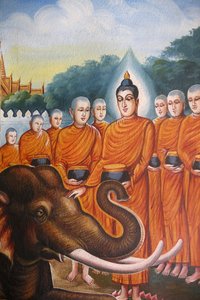 Fresko, das die Sangha des Buddha mit einem Elefanten darstellt, Wat Chiang Mun, Chiang Mai, Thailand
