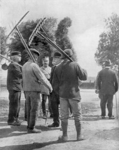 Georges Clemenceau spricht mit Bauern in der Nähe der Front, Chemin des Dames, Frankreich