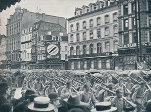 Deutsche Infanterie betritt Brüssel im Regen, 1914