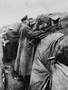 Deutsche Soldaten in einem Schützengraben, Erster Weltkrieg, 1915 von Unbekannt
