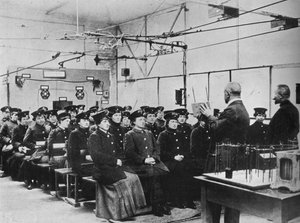 Deutsche Frauen werden als Straßenbahnarbeiterinnen in Berlin ausgebildet, 1915