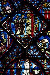 Gotische Architektur. Histoire de Charlemagne (Detail): Karl der Große wird von Konstantin I., byzantinischer Kaiser, empfangen. Glasmalerei des nördlichen Chorumgangs, Apsis. Kathedrale von Chartres. von Unbekannt