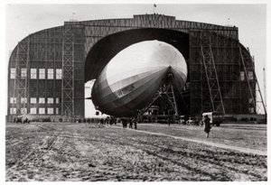 Graf Zeppelin an der mobilen Ankerstange, Lakehurst, New Jersey, USA, 1930, 1933 von Unbekannt