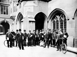 Gruppe von Boten des Wahlbüros, Houses of Parliament, Westminster, London, ca. 1905 von Unbekannt
