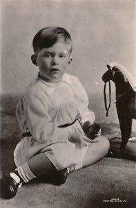 H.R.H. Prinzessin Marys ältester Sohn, Der Ehrenwerte Geo. Henry Hubert Lascelles, ca. 1926 von Unbekannt