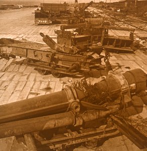 Schwere Artillerie und Maschinen, britisches Lager, Nordfrankreich, ca. 1914-1918