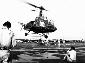 Hubschrauberlandung auf dem Tan Son Nhut Luftwaffenstützpunkt, Saigon, Vietnam, 1953