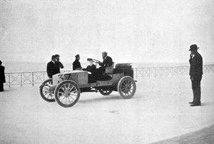 Hubert le Blon in seinem Gardner-Serpollet-Dampfwagen, Nizza, 1903