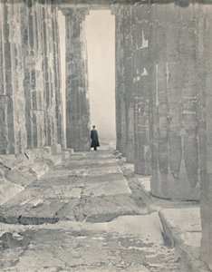 Im Portikus des Parthenon