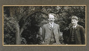 J J Thomson mit seinem Sohn George, um 1909