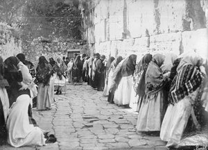 Jerusalem, an der Klagemauer am Freitag, ca. 1909-1910 (s/w Foto)