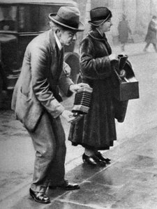 Straßenmusiker mit Konzertina, Holborn, London, 1926-1927
