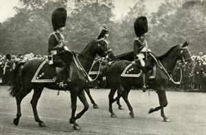 König George reitet mit dem verstorbenen König George V. und dem Prinzen von Wales, 1928, 1937