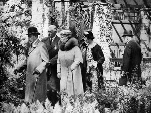 König George V. und Königin Mary auf der Chelsea Flower Show, London, 1930er Jahre