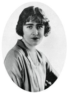 Lady Elizabeth Bowes-Lyon im Jahr 1923, 1937 von Unbekannt