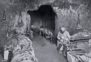 Wohnquartiere in einer französischen Höhle, Erster Weltkrieg, 1915 von Unbekannt