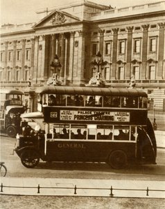 Londons neuer Allwetterbus, 1927, 1935