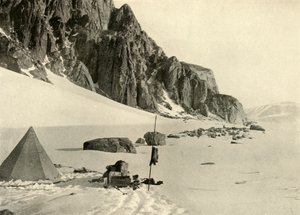 Lower Glacier Depot. Die Vorräte waren im Schnee vergraben
