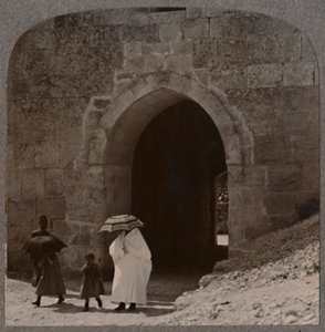 Mohammedanische Frauen betreten Jerusalem durch das Herodstor, ca. 1900